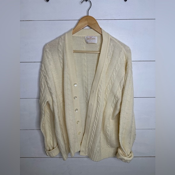 Jantzen Sweaters - Vintage Jantzen Cable Knit Cardigan Sweater XL Cream Made in USA